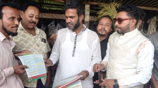 শিবচরে বিপ্লব দিবসে হান্নান মিয়ার গণসংযোগ ও লিফলেট বিতরণ