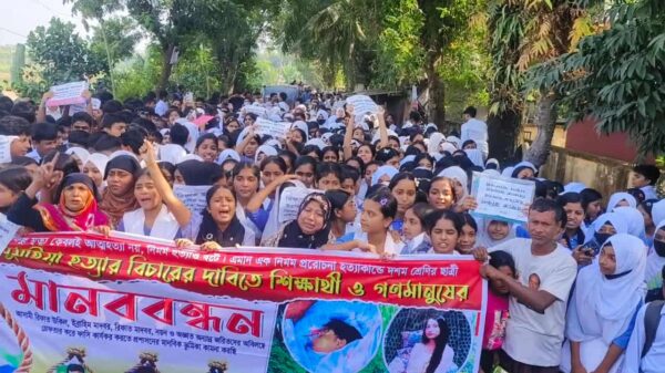 আত্মহত্যায় প্ররোচনার অভিযোগে ক্ষোভ, শিবচরে মানববন্ধন