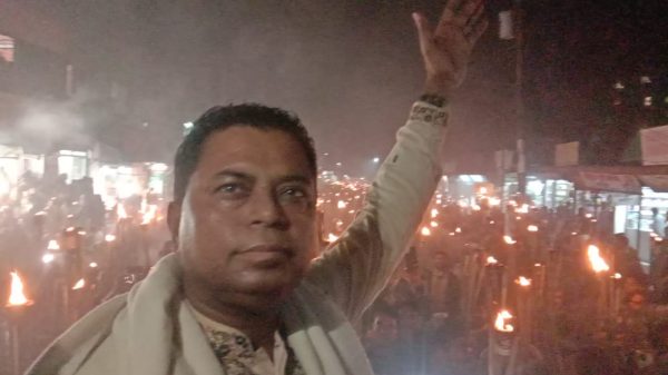 মনোনয়ন বদলে উত্তাল শিবচর, মশাল মিছিলে নুরুদ্দিন মোল্লার সমর্থকরা