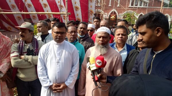 সিরাজদিখানে খ্রিস্টান ধর্মালম্বীদের সাথে শুভেচ্ছা বিনিময় করলেন শেখ মোঃ আব্দুল্লাহ
