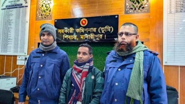 নামজারিতে ঘুষ নেওয়ায় শিবচরে ভূমি অফিসের কর্মীর কারাদণ্ড