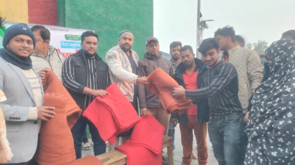 শীতার্তদের জন্য শীতবস্ত্র বিতরণ করলো দুরন্ত মাদারীপুর