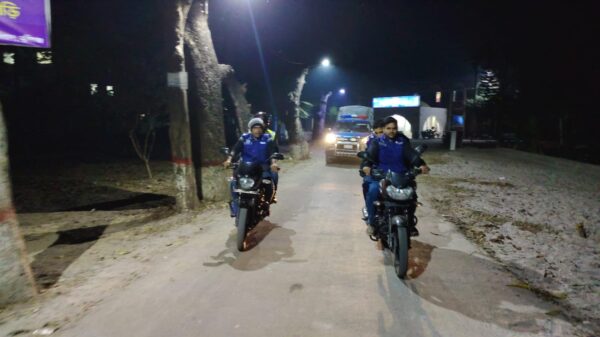 সার্বিক আইনশৃঙ্খলা পরিস্থিতি নিয়ন্ত্রণে সিরাজদিখান পুলিশের টহল
