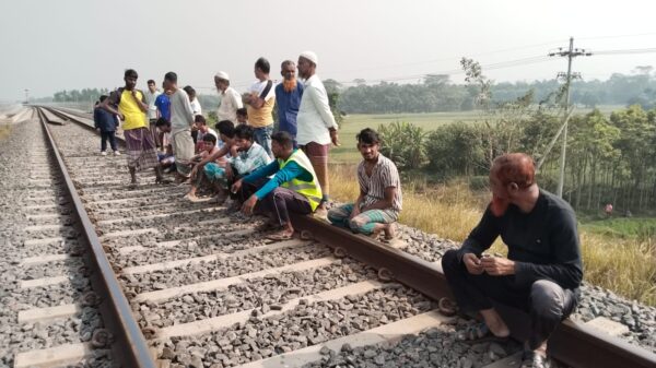 শিবচরে খুলনাগামী ট্রেনের ধাক্কায় প্রাণ গেল অজ্ঞাত বৃদ্ধের