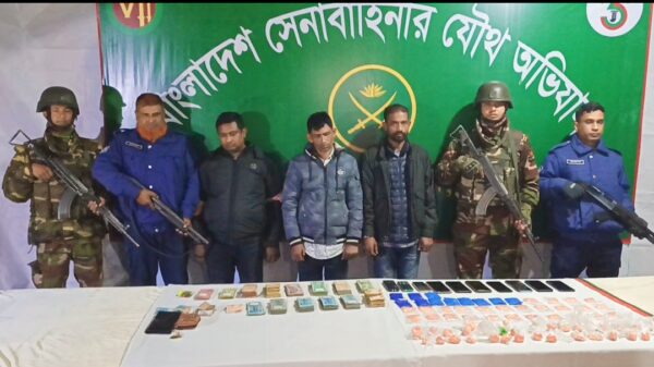 মাদারীপুরে যৌথ বাহিনীর অভিযানে বিপুল পরিমাণ মাদকসহ তিন কারবারিকে গ্রেপ্তার