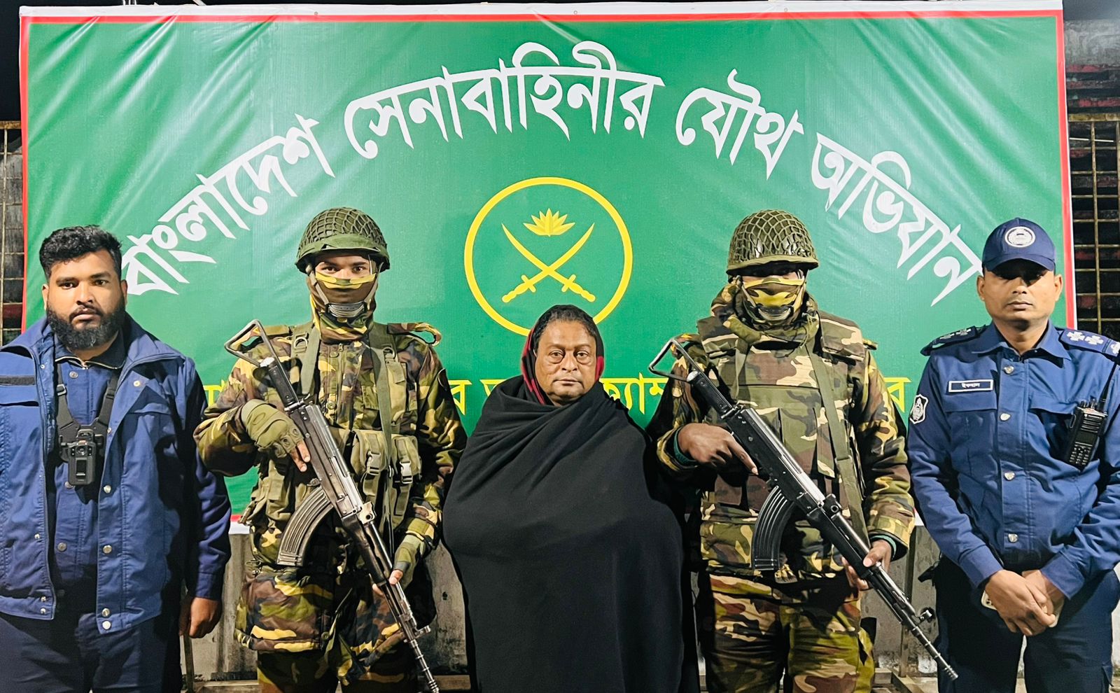 মাদারীপুরে নির্বাচন ঘিরে নাশকতার পরিকল্পনার অভিযোগে ওয়ারেন্টভুক্ত আসামি আটক