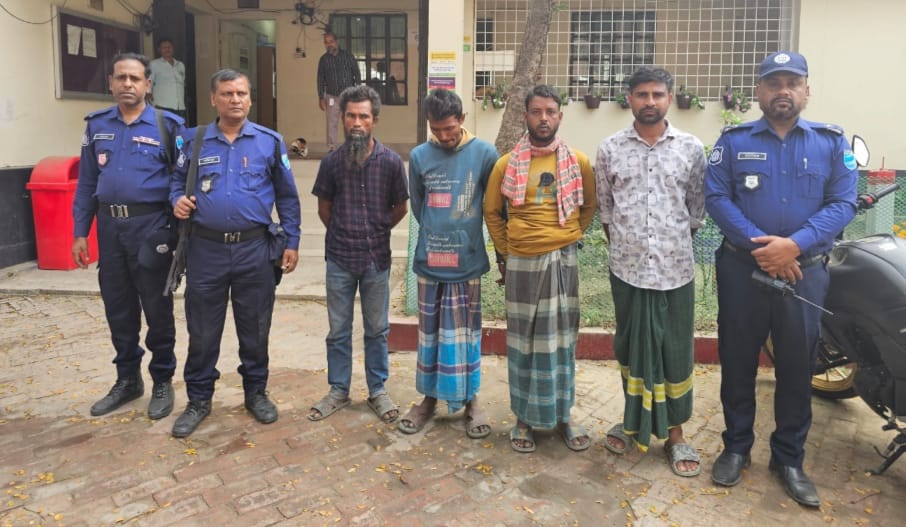 সিরাজদীখানে অবৈধভাবে মাটিকাটার দায়ে ৪ জনকে ২১ দিনের জেল ভ্রাম্যমান আদালতের