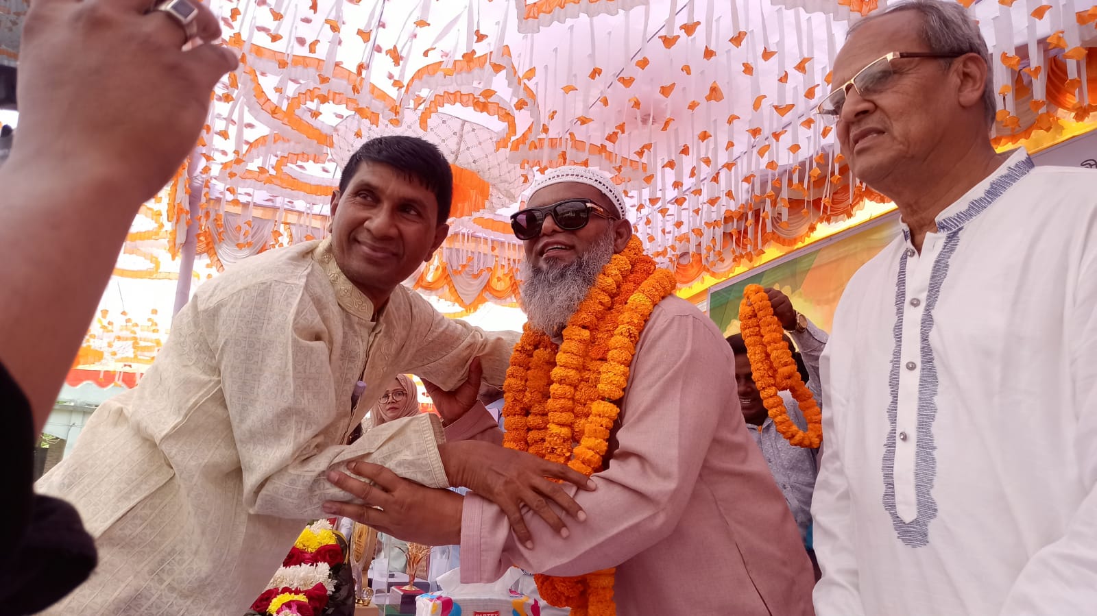মুন্সীগঞ্জ-১ আসনের নবনির্বাচিত এমপি শেখ মোঃ আব্দুল্লাহকে সনাতনী সমাজের সংবর্ধনা