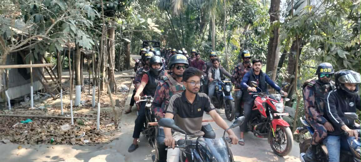 কালকিনিতে বিজিবির ভোট কেন্দ্রগামী সড়ক পরিদর্শন