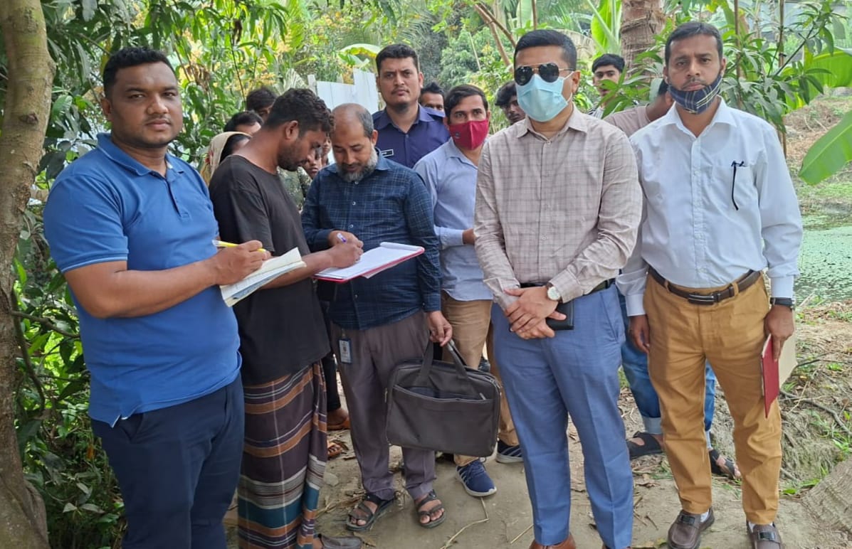 রশুনিয়ায় হেলমেট কারখানাকে বিশ হাজার টাকা জরিমানা
