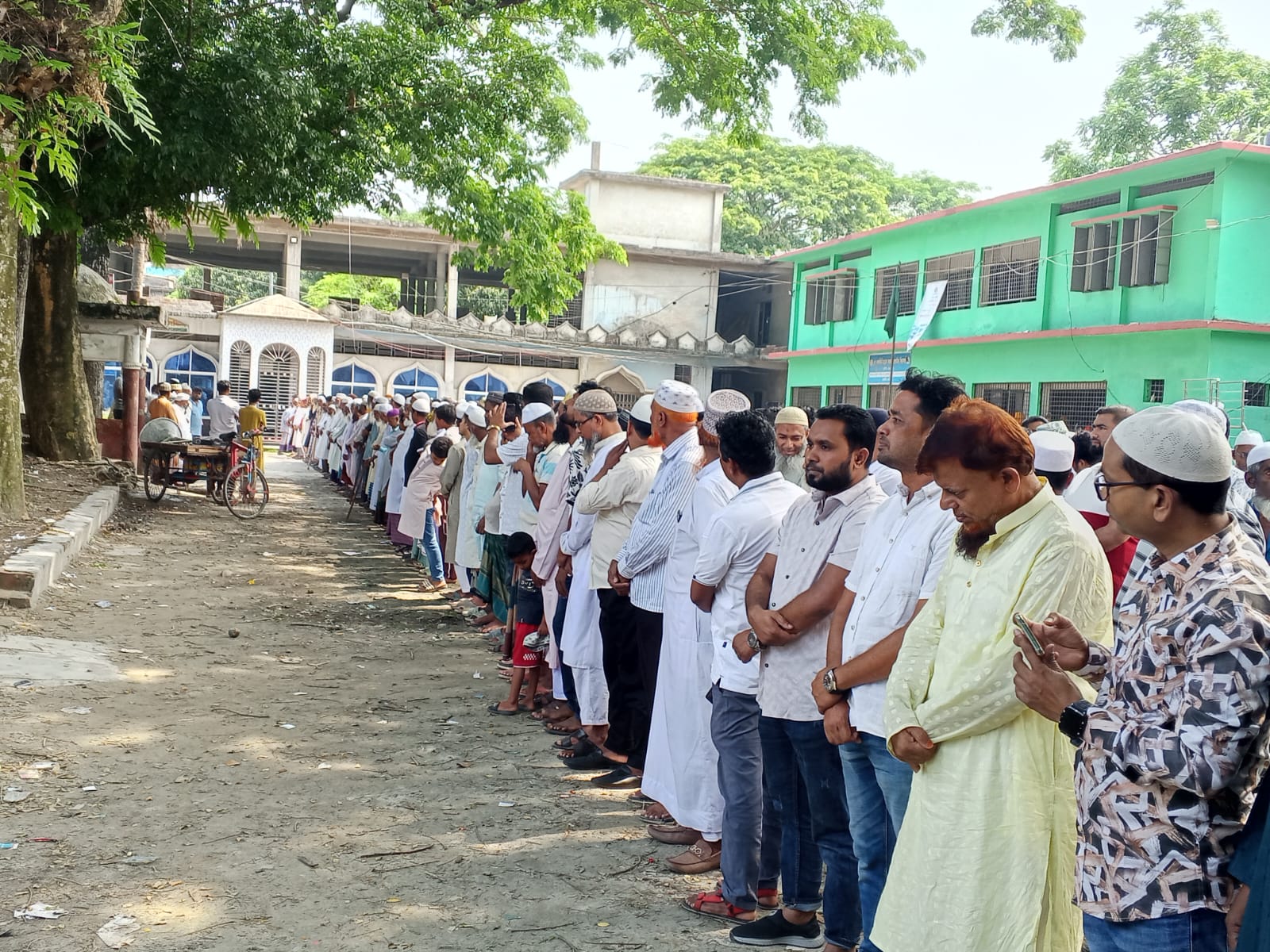 কালকিনিতে সাংবাদিক হাকিমের বাবার দাফন সম্পন্ন