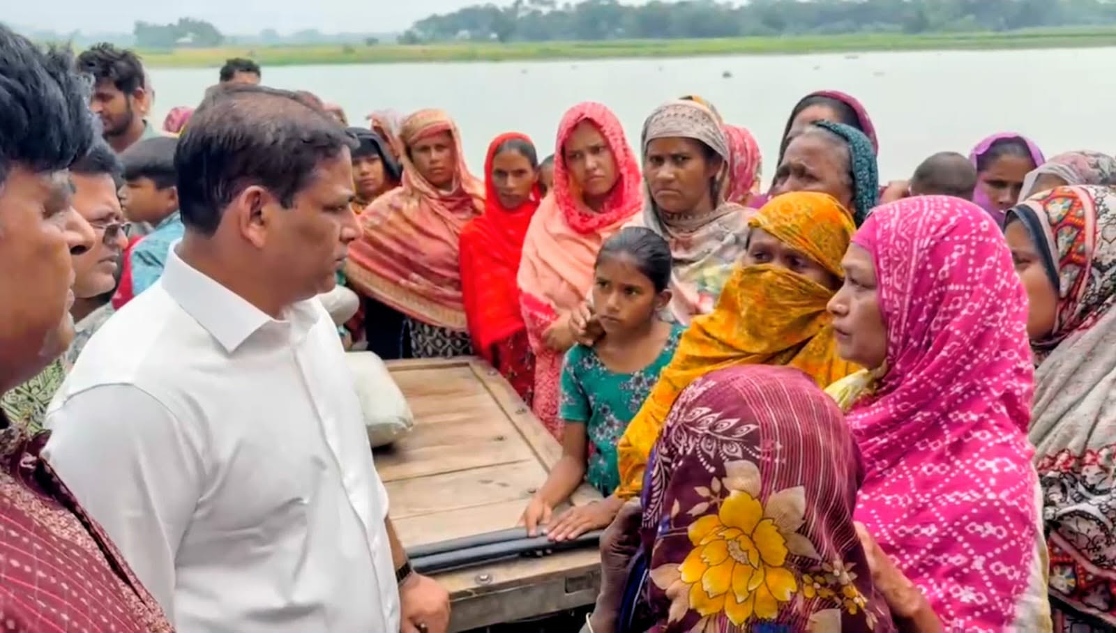 নদী ভাঙ্গনে ক্ষতিগ্রস্ত মানুষের পাশে আছে বর্তমান সরকার এমপি: আনিসুর রহমান খোকন