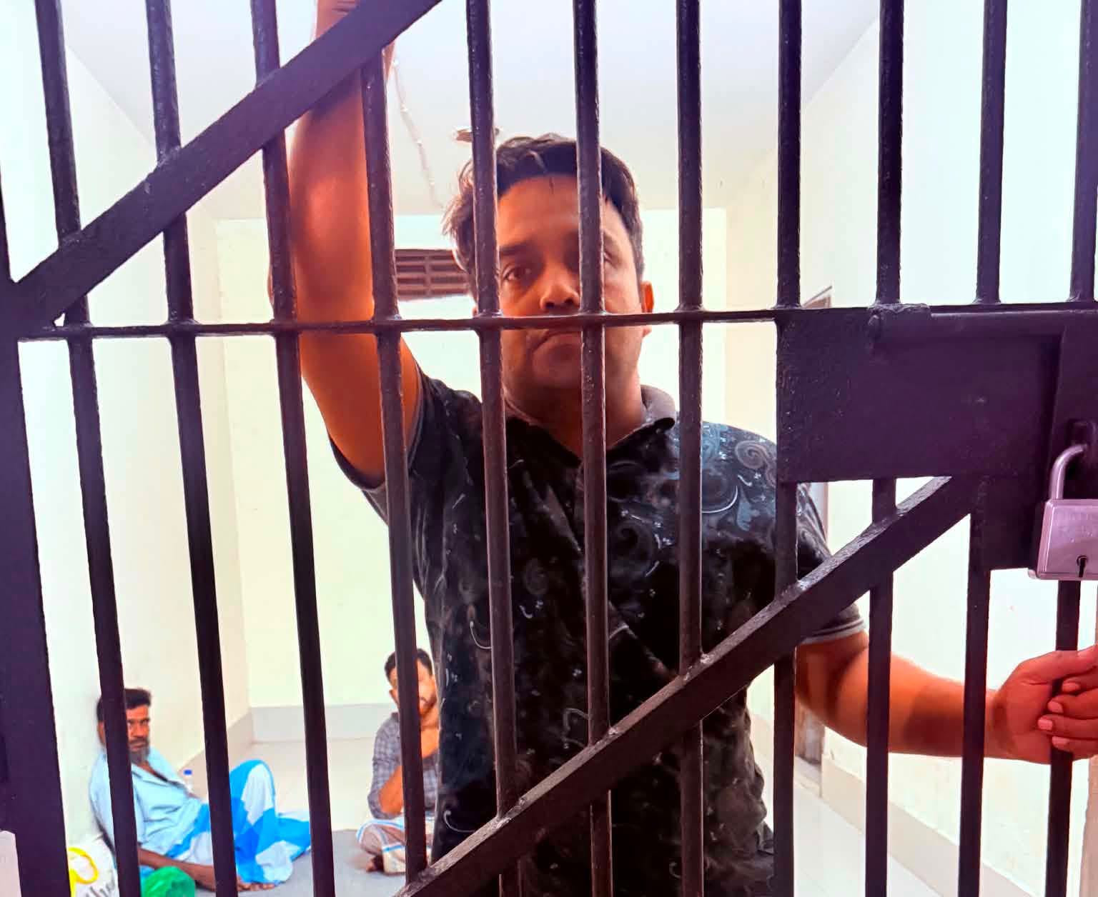 মুন্সীগঞ্জের রশুনিয়া ইউনিয়ন পরিষদের চেয়ারম্যানকে গ্রেফতার