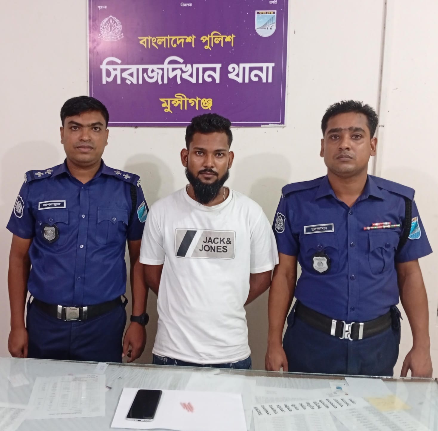 সিরাজদিখানে মাদকবিরোধী অভিযানে ২৭ পিস ইয়াবাসহ যুবক গ্রেপ্তার
