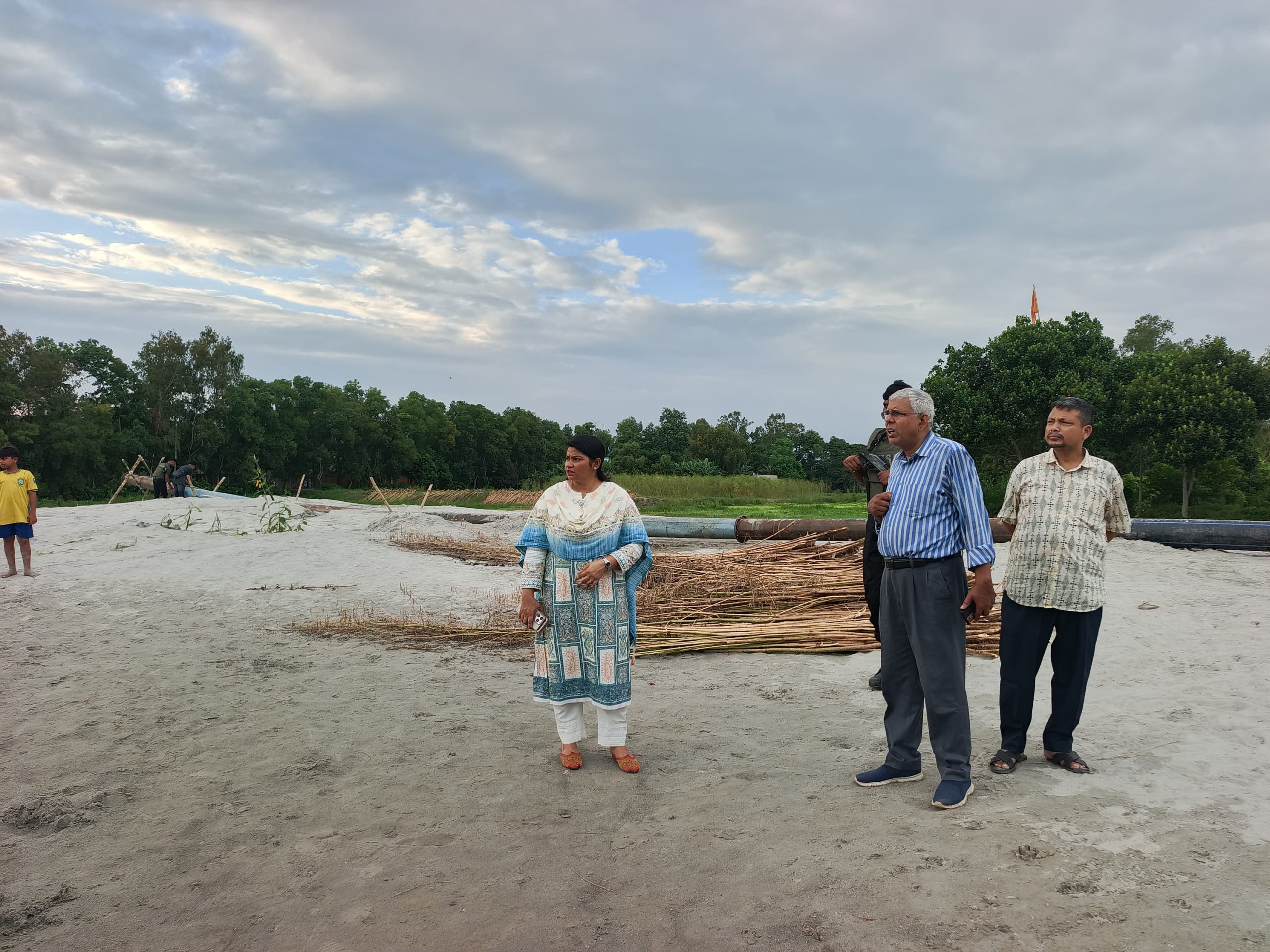 সিরাজদিখানে মধ্যপাড়ায় অবৈধভাবে বালু ভরাটে, ১ লাখ ৫০ হাজার টাকা জরিমানা