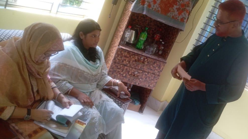 বয়রাগাদী কাজী অফিসে ইউএনওর আকস্মিক পরিদর্শন, ফি রশিদ বহি জব্দ
