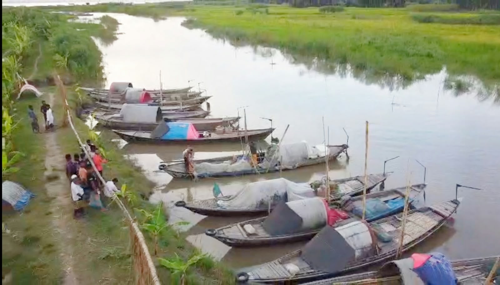 শিবচরে জেলের পরিচয়ে সুবিধা ভোগ,আড়ালে ভিন্ন পেশার মানুষ
