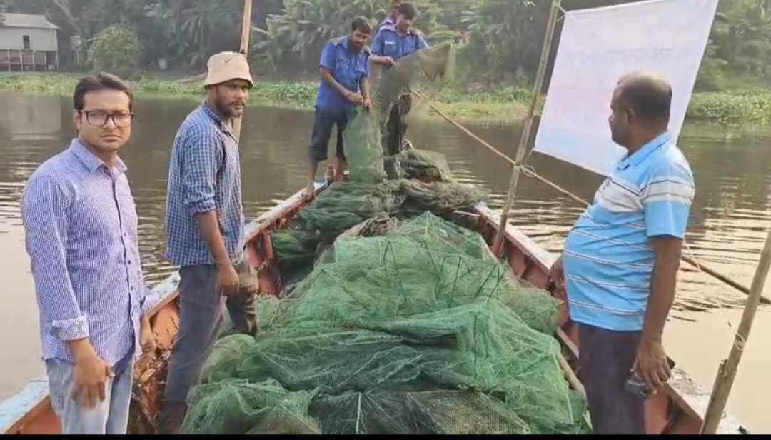 সিরাজদিখানে তিন লাখ সত্তর হাজার টাকার চায়না দুয়ারী জাল বিনষ্ট
