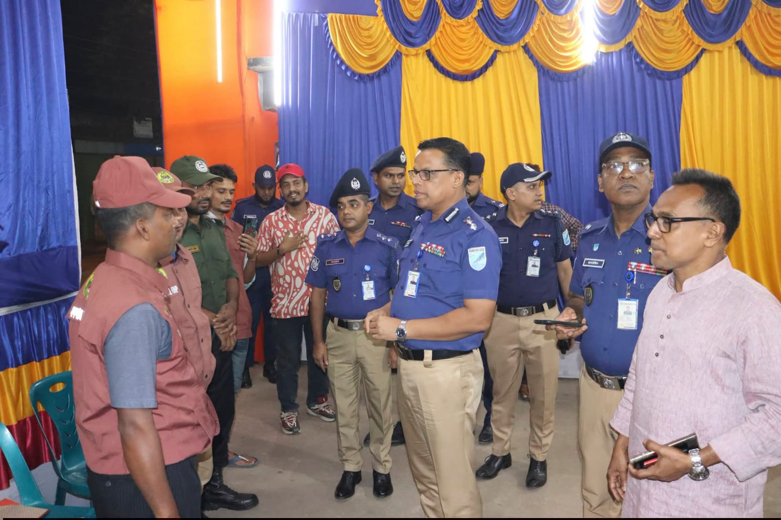 শারদীয় দুর্গাপূজার নিরাপত্তা ব্যবস্থা পরিদর্শনে মুন্সীগঞ্জের পুলিশ সুপার