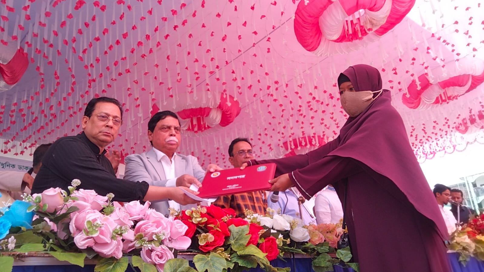 শিবচরে আধুনিক চারতলা ডাকবাংলো ভবনের উদ্বোধন,প্রশিক্ষণপ্রাপ্ত ৩৫ নারী পেলেন সনদ ও আর্থিক সহায়তা