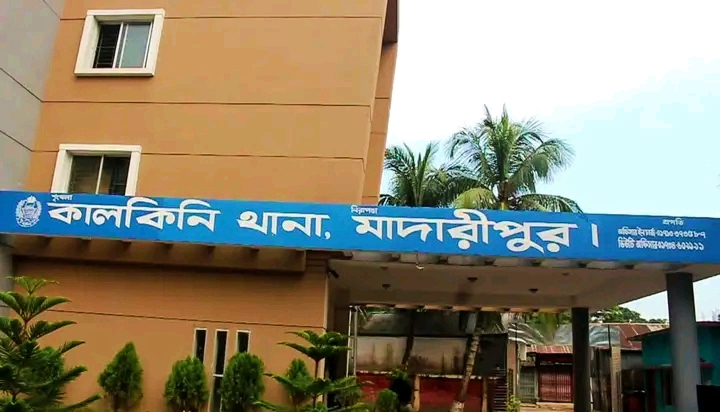 কালকিনিতে মায়ের সঙ্গে অভিমান করে ছাদ থেকে ঝাঁপ দিয়ে প্রবাসীর স্ত্রীর আত্নহত্যা